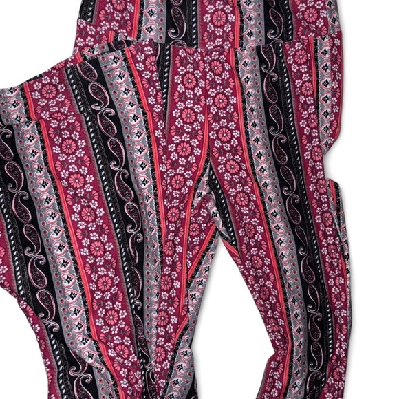 No Boundaries Multicolor Patterned Flared Leggings - Picture 1 of 2